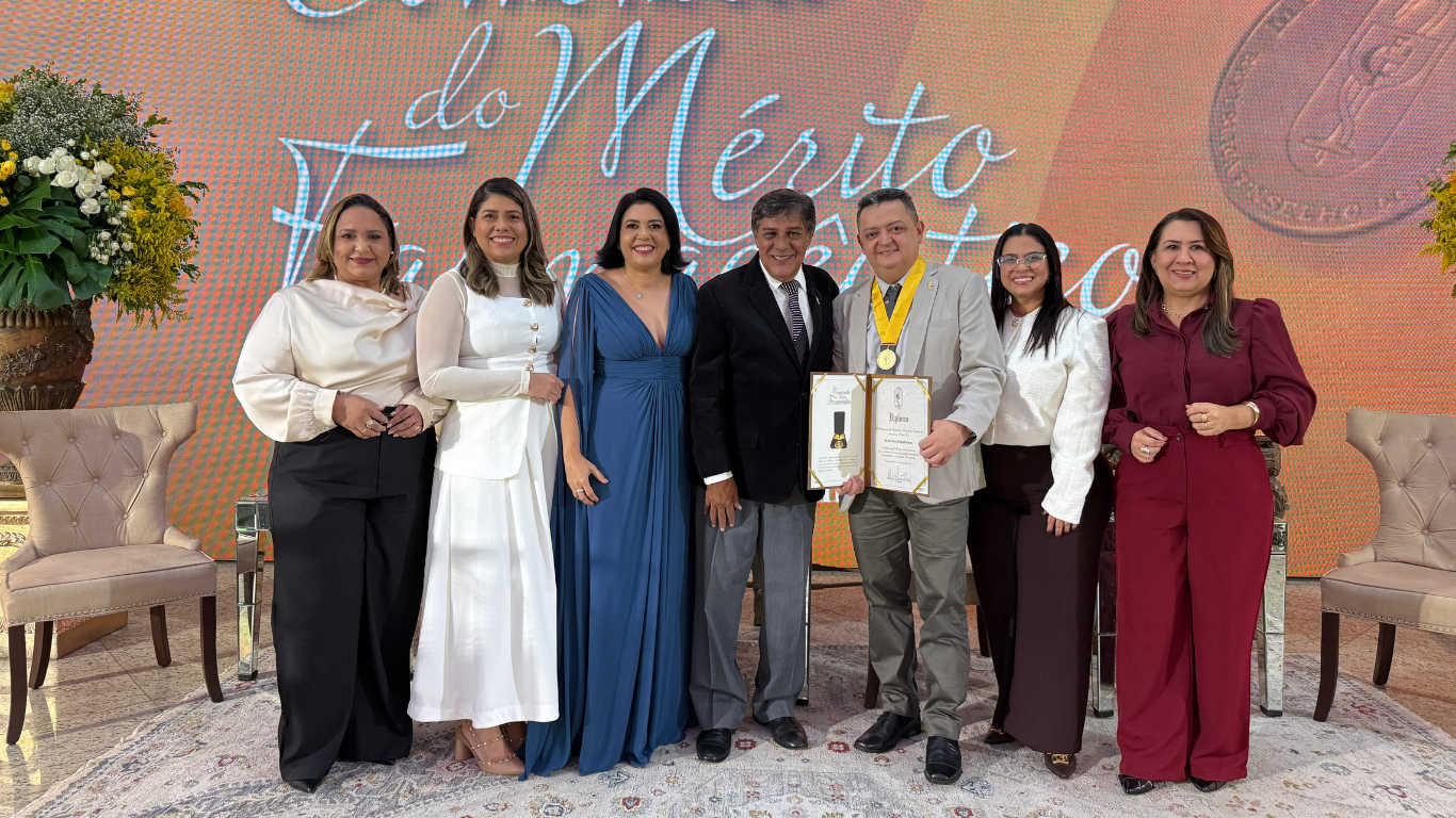 Conselheiro Regional Wallace Pachêco recebe Comenda do Mérito Farmacêutico