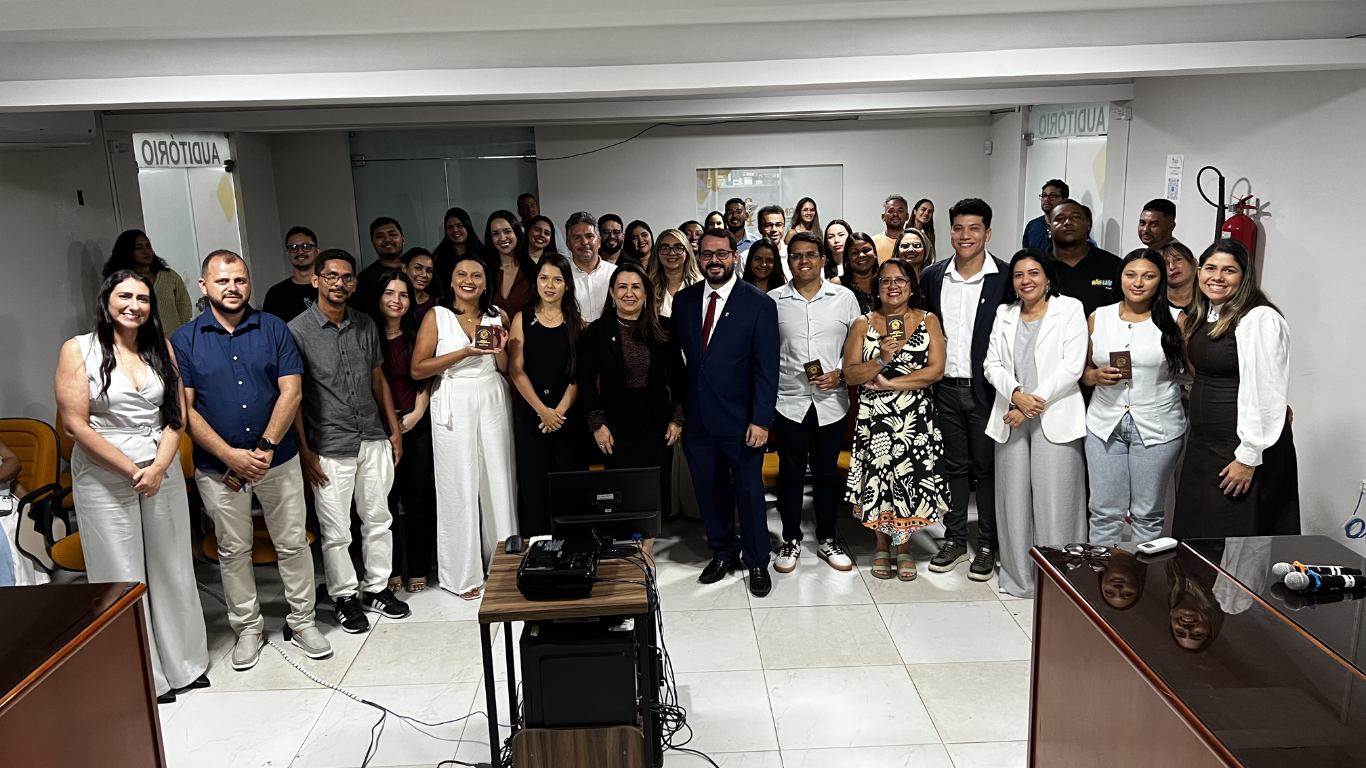 Farmacêuticos recebem carteiras profissionais do CRF-MA